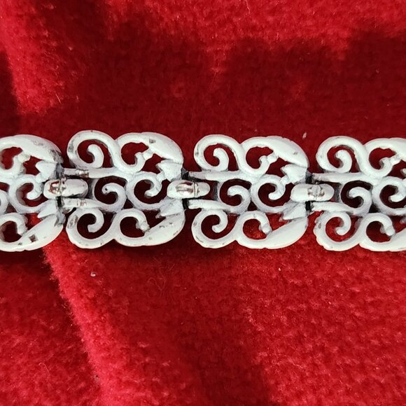 Vintage 1960's Monet White Enamel on Silverplate Filigree Floral Design Bracelet - Picture 12 of 16